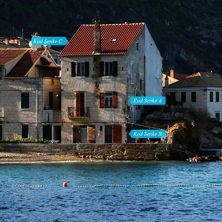 Kod Senke Lägenhet Komiža Exteriör bild